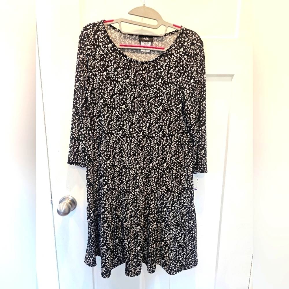 MSK Black White Floral Tiered Dress Size Small 3/4 Sleeve Casual Stretchy USA Ma